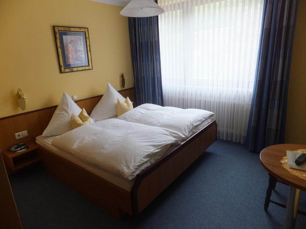 Weinhotel Hubertus Garni Klotten Habitación foto
